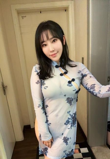 观音桥翘臀美女