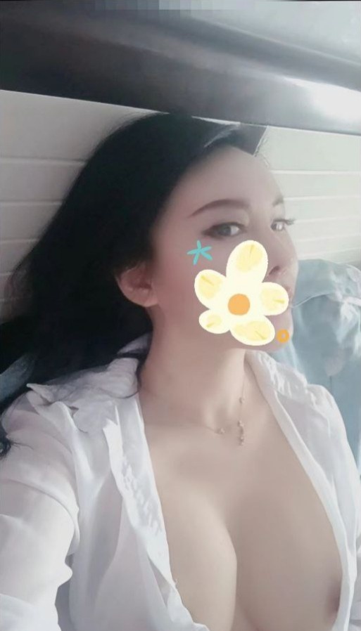 D奶小姐姐