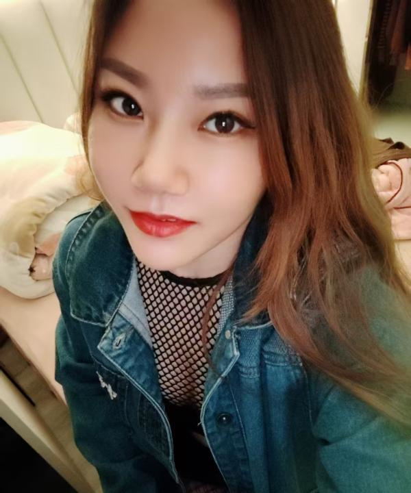下沙轻熟黄发少妇