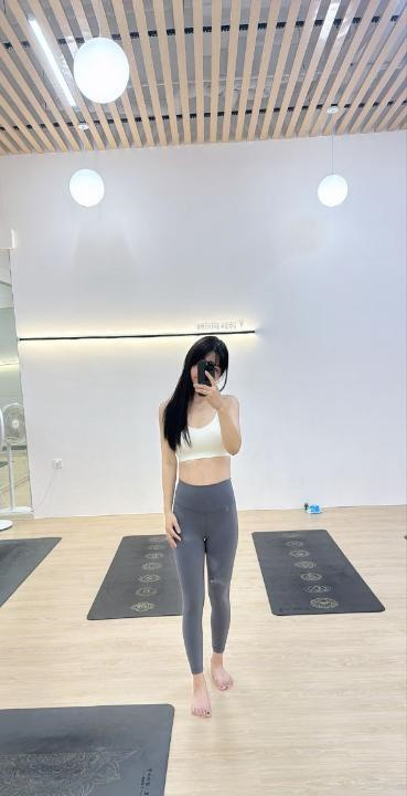皮肤白嫩研希老师