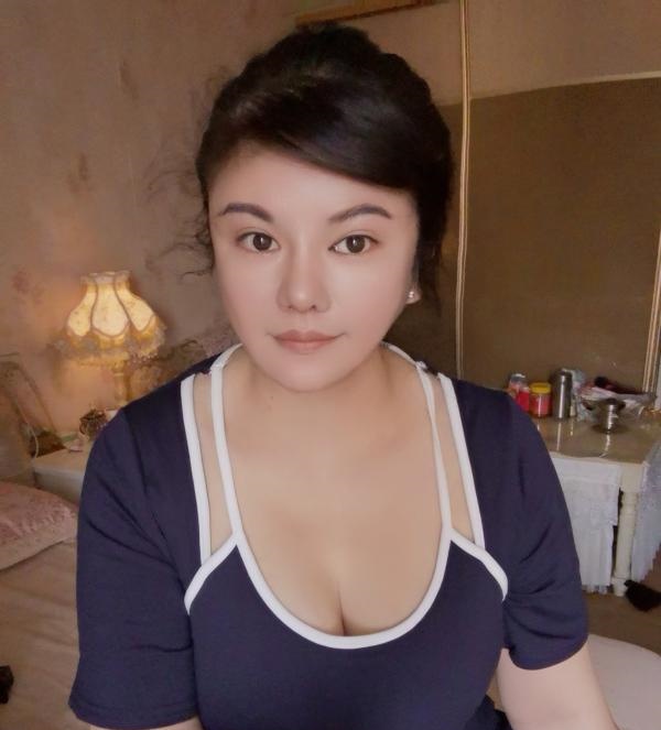 新疆混血大胸妹