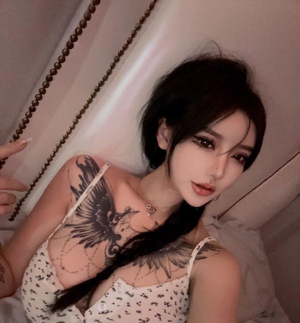 黄埔纹身尤物嘉怡