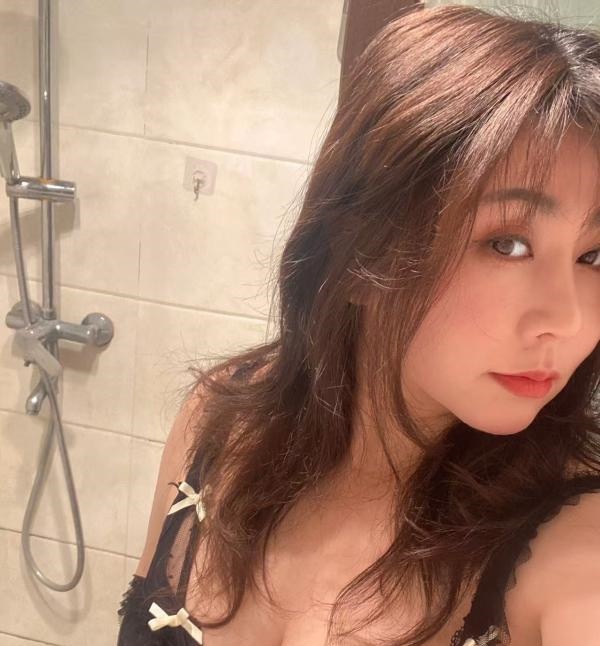 大奶美女抓龙筋