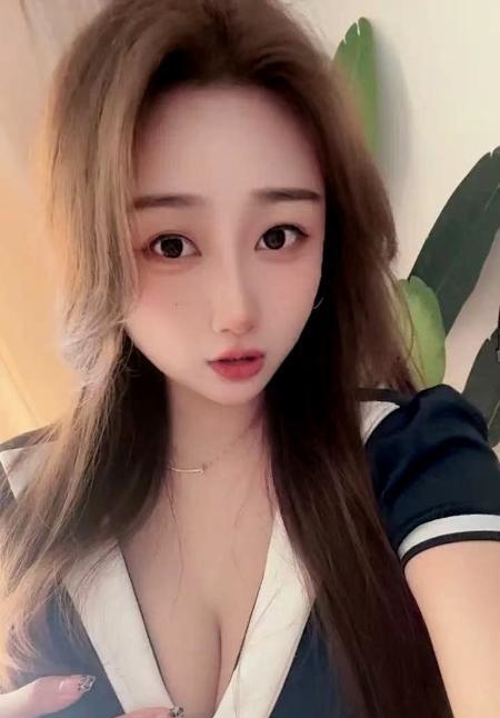 建邺性感美乳小燕