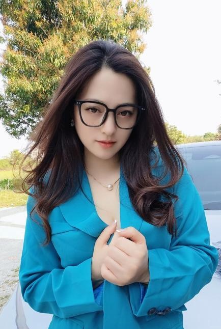 越秀眼镜轻熟妇