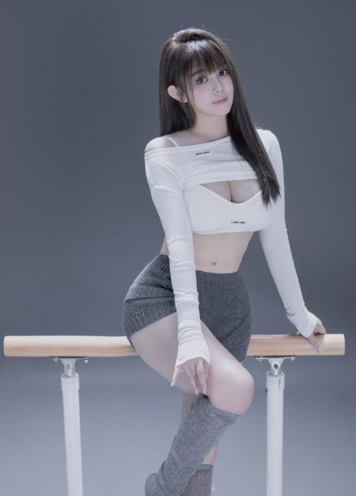 后入年轻大胸嫩妹