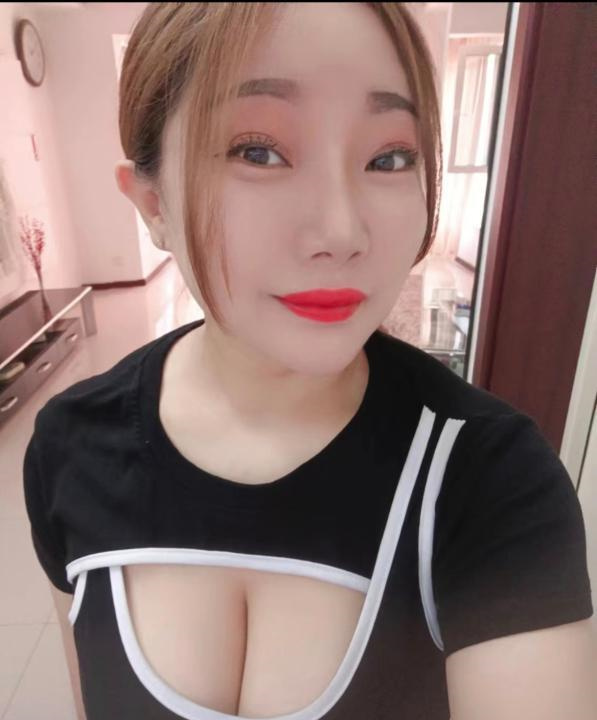 大奶骚货配角