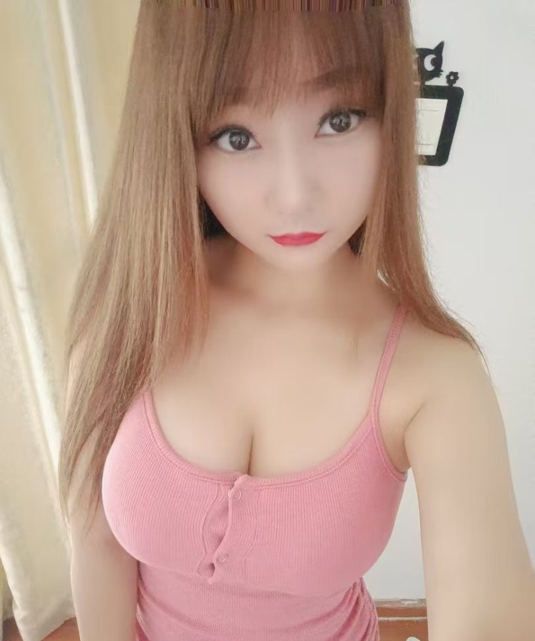 汉口大胸小苹果，长时间不见胸又大了