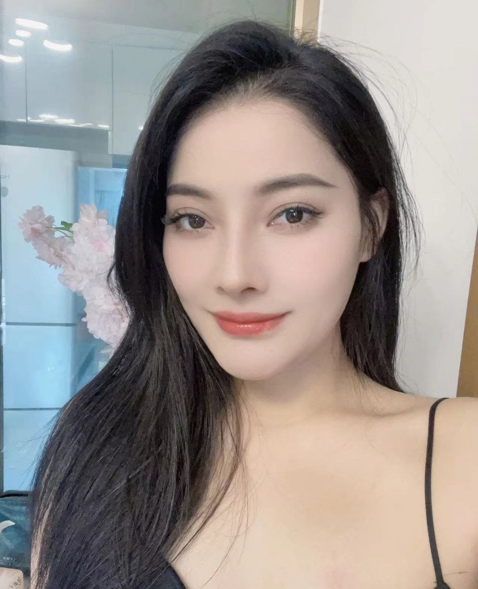 肥臀肤白巨乳御姐