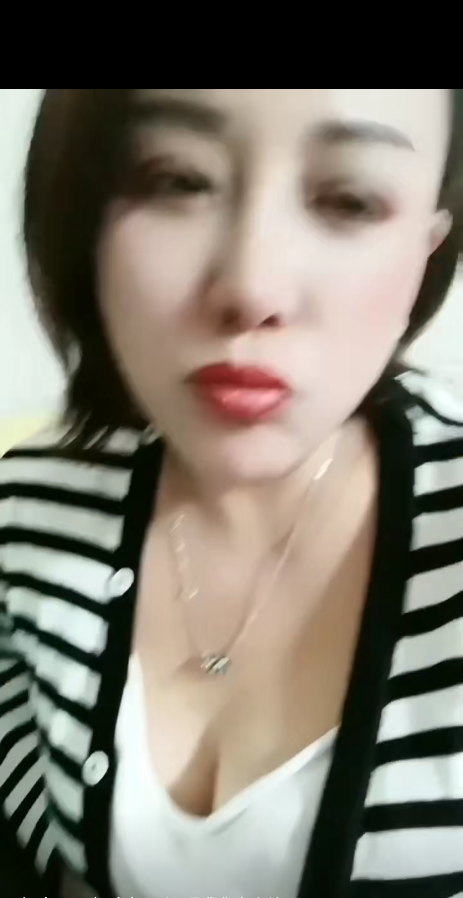 重工街榨汁机骚姐姐