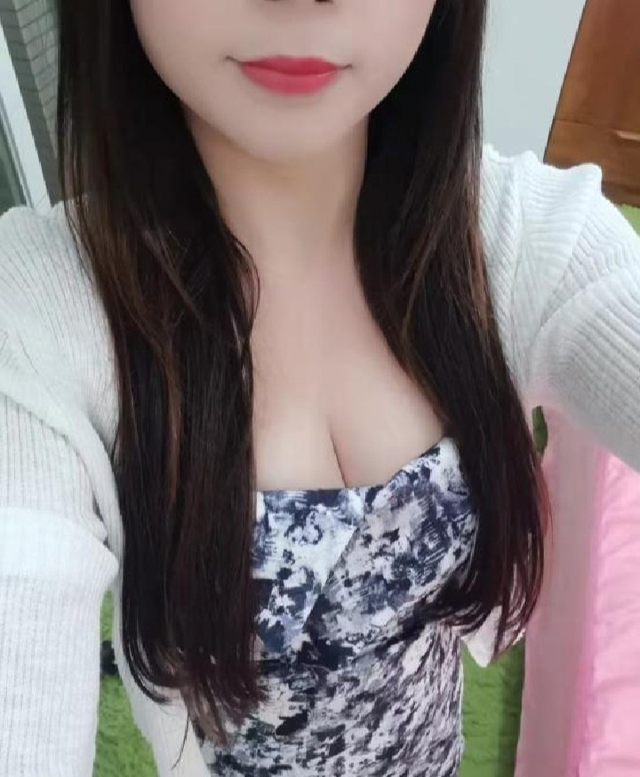 D奶风骚姐姐