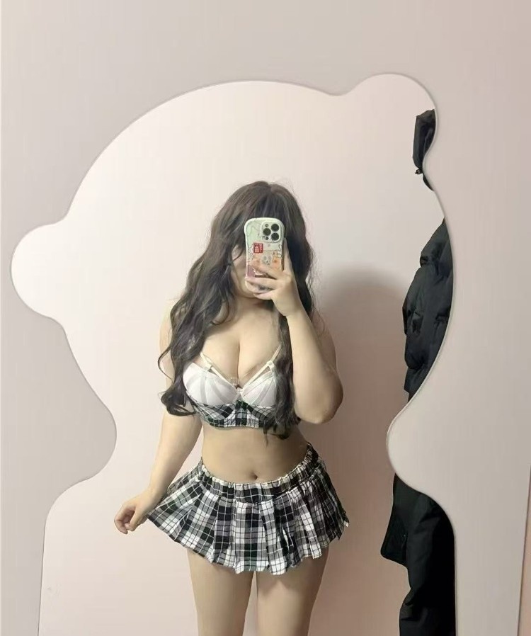 约到一个00后兼职软妹子