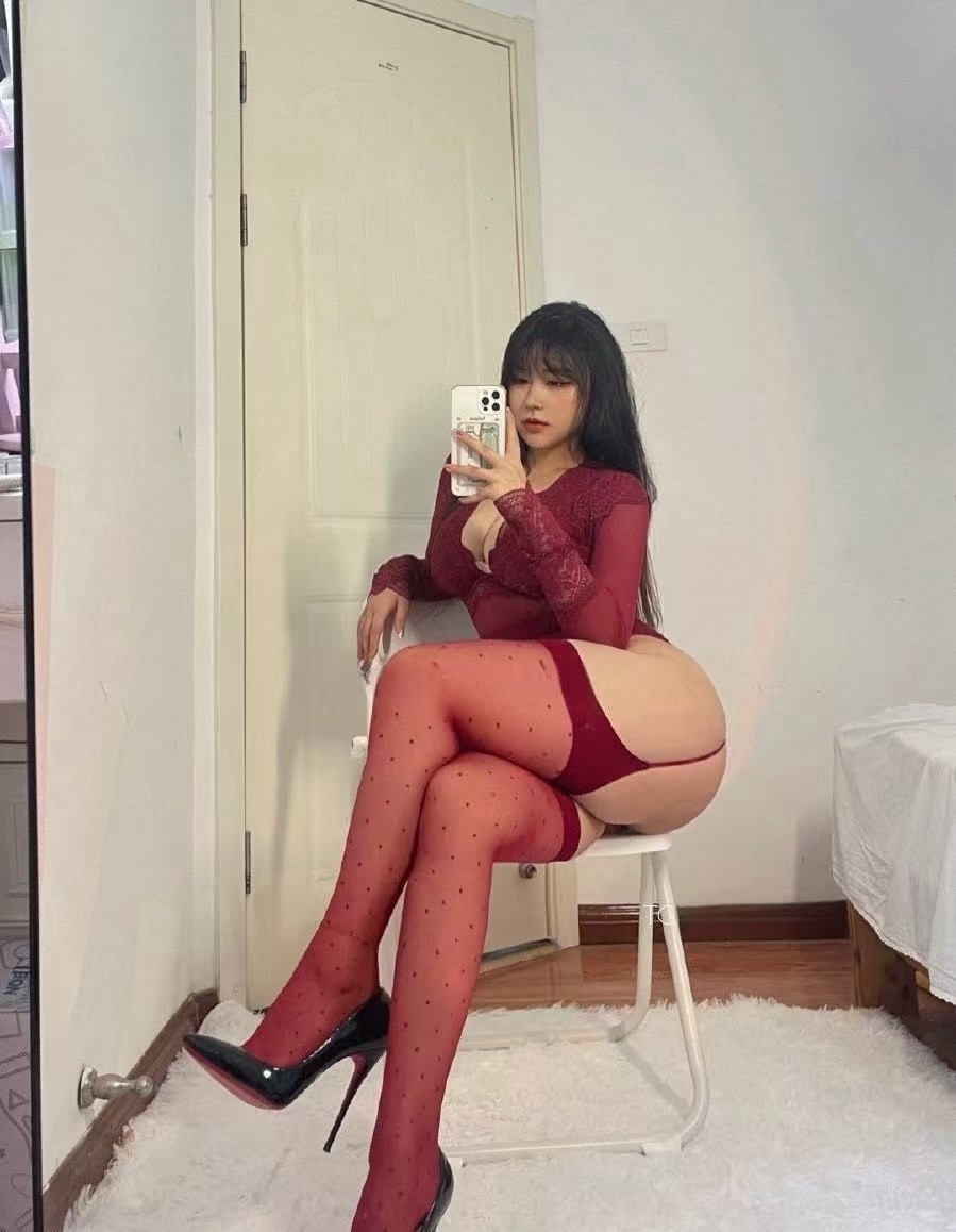 大胸翘臀骚酥酥