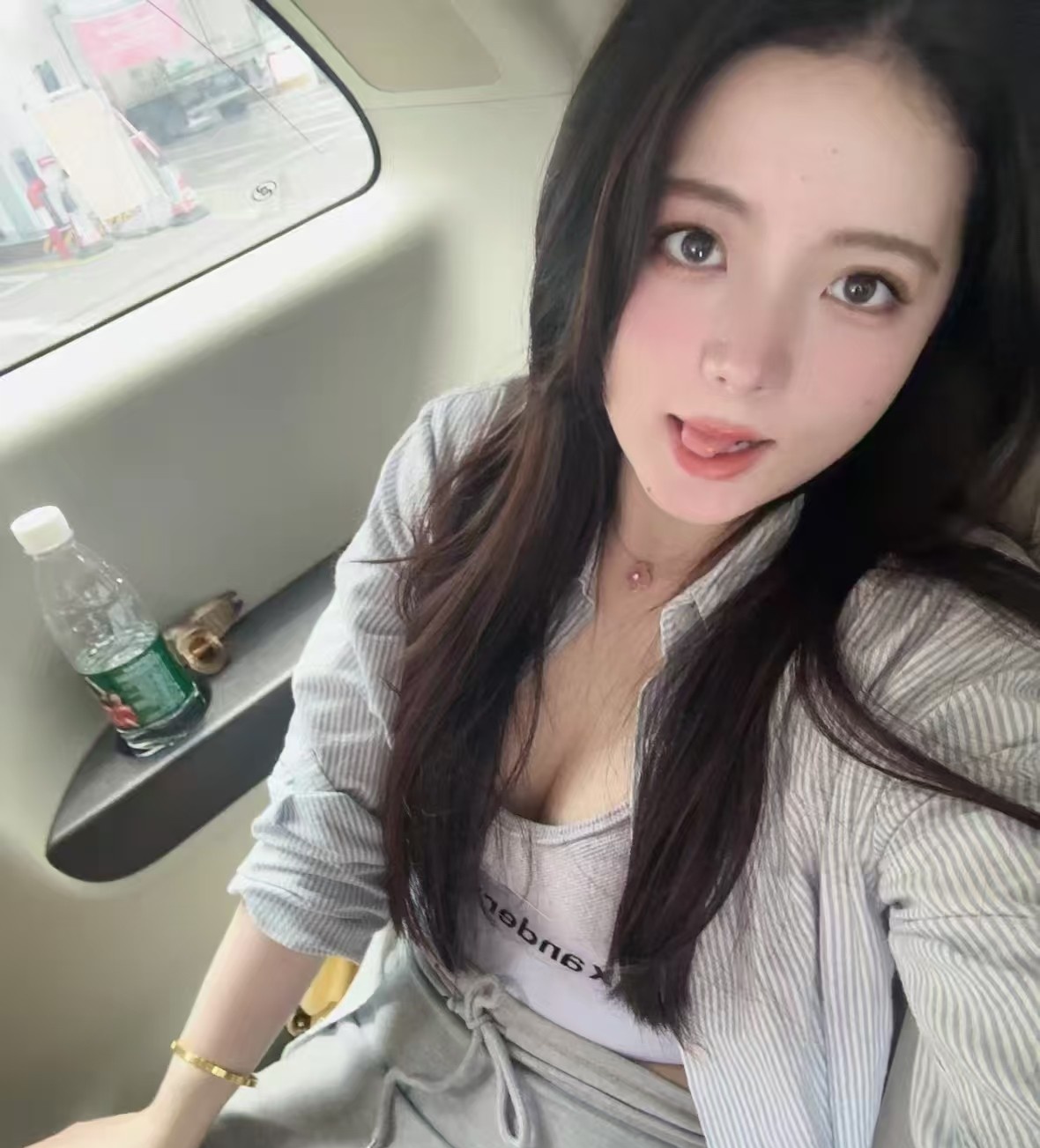 小家碧玉美娇娘