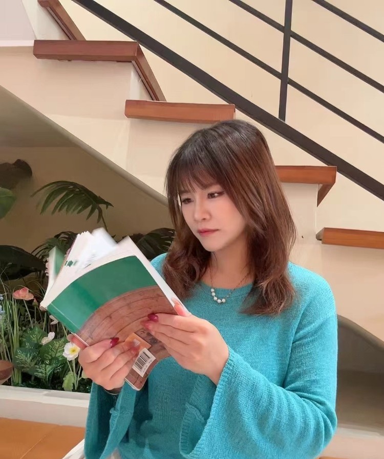 梅村附近，大奶妹子