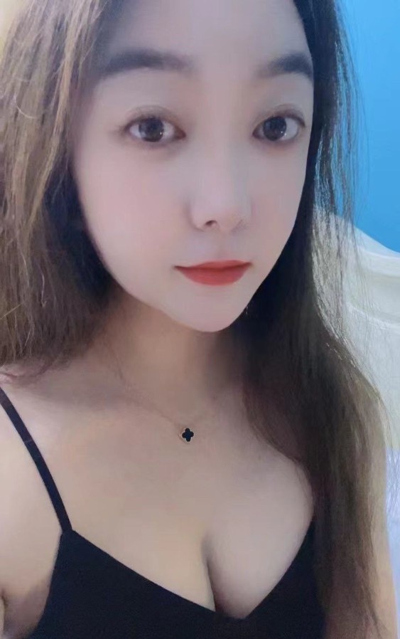 高铁站附近小少妇