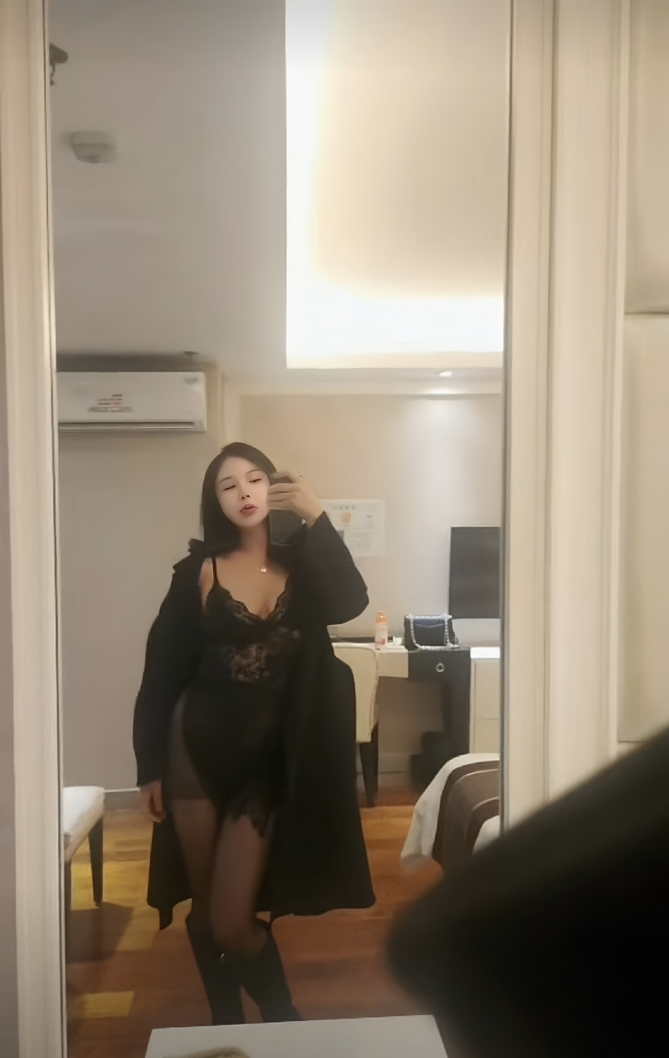 服务系火辣身材少妇