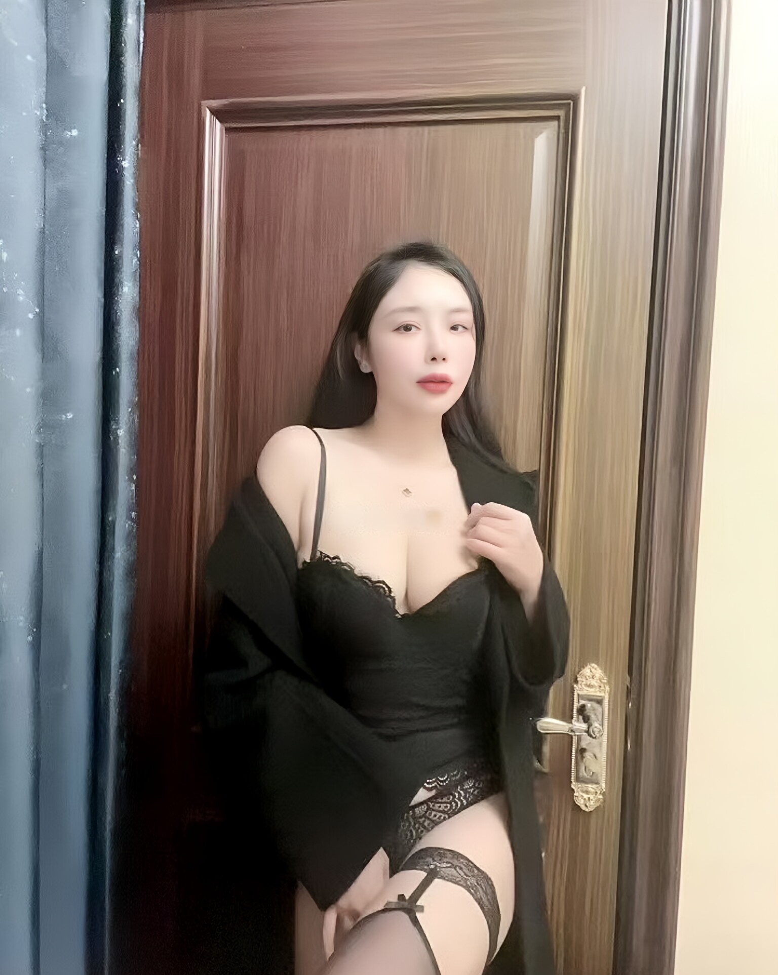 服务系火辣身材少妇