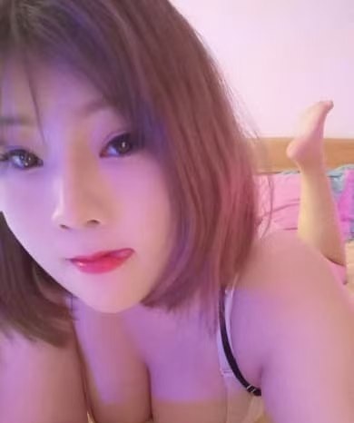 丰满大胸美少女馨儿