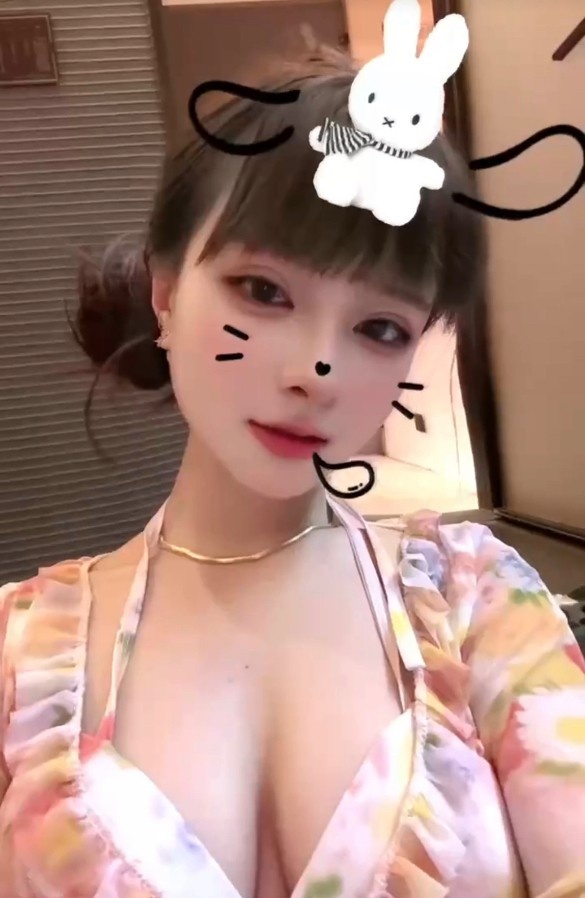 八字奶妹妹