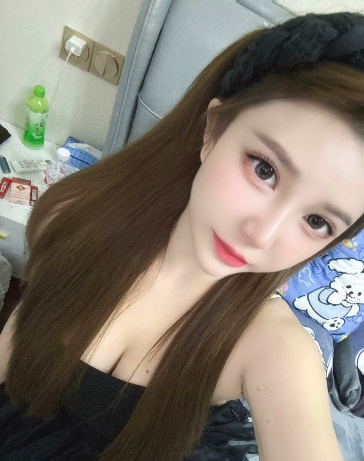 南站爆乳甜妹团团