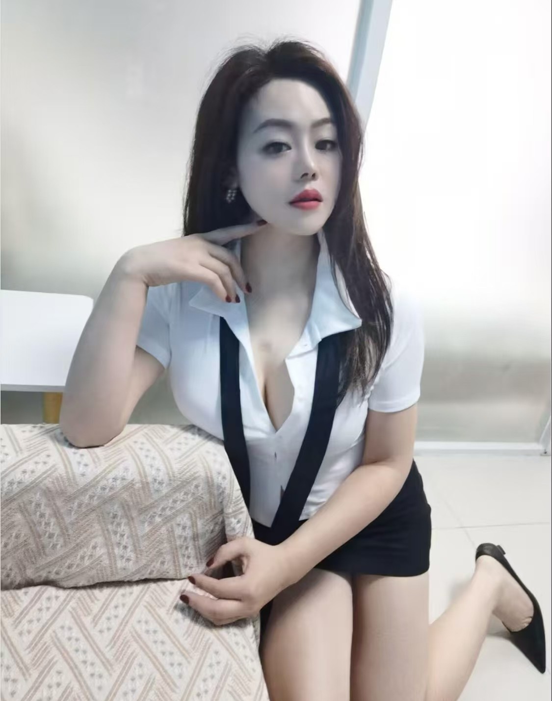 黑丝诱惑风骚妹子