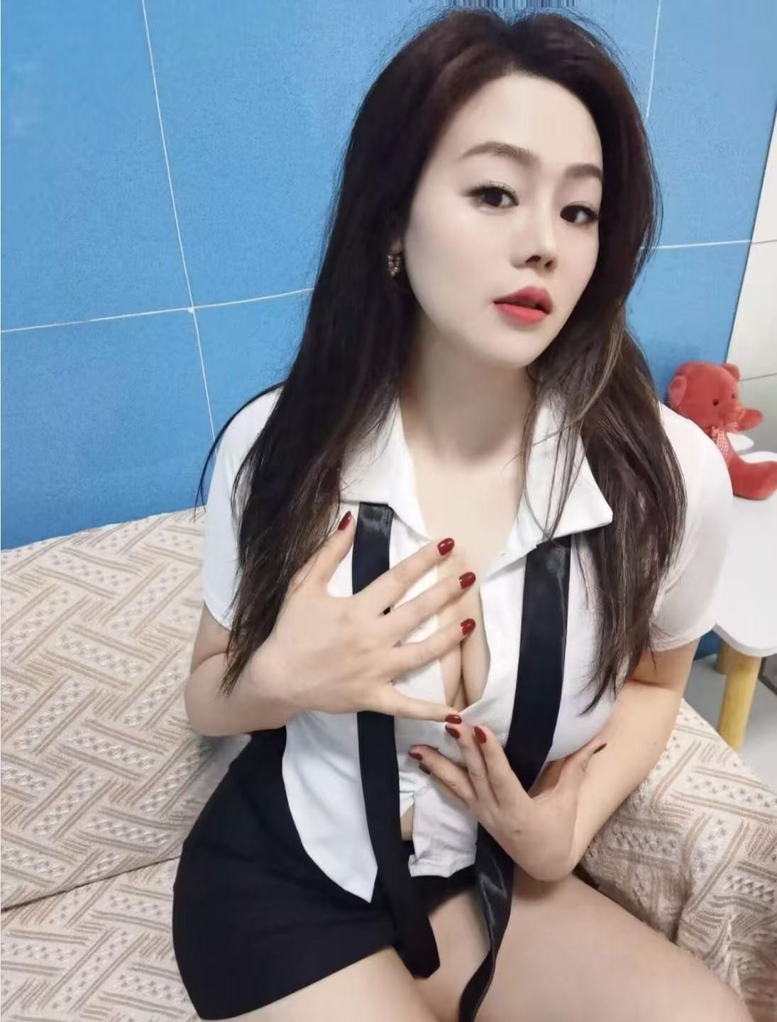 黑丝诱惑风骚妹子