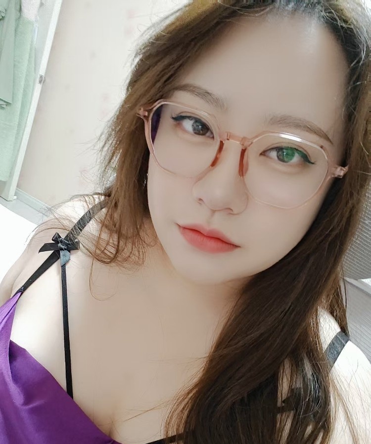 00后胖妹