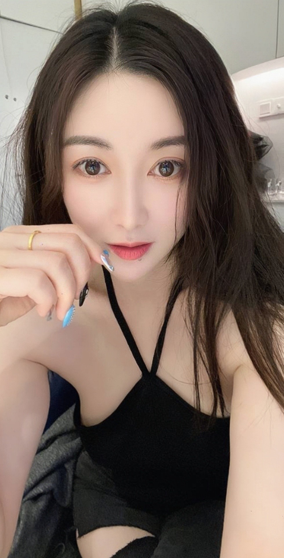 人美活骚白皙小姐姐