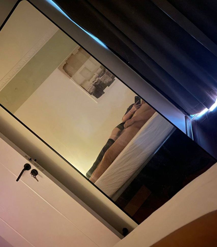 人美活骚白皙小姐姐
