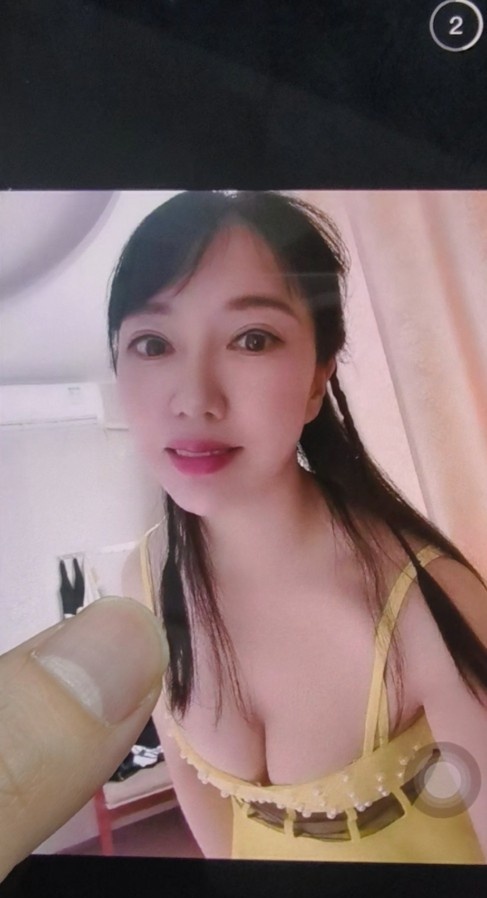 北湖地铁站大胸露露老师