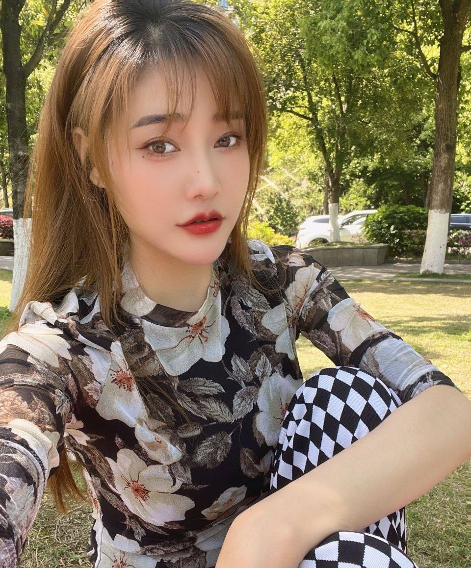 莞式服务长腿美女