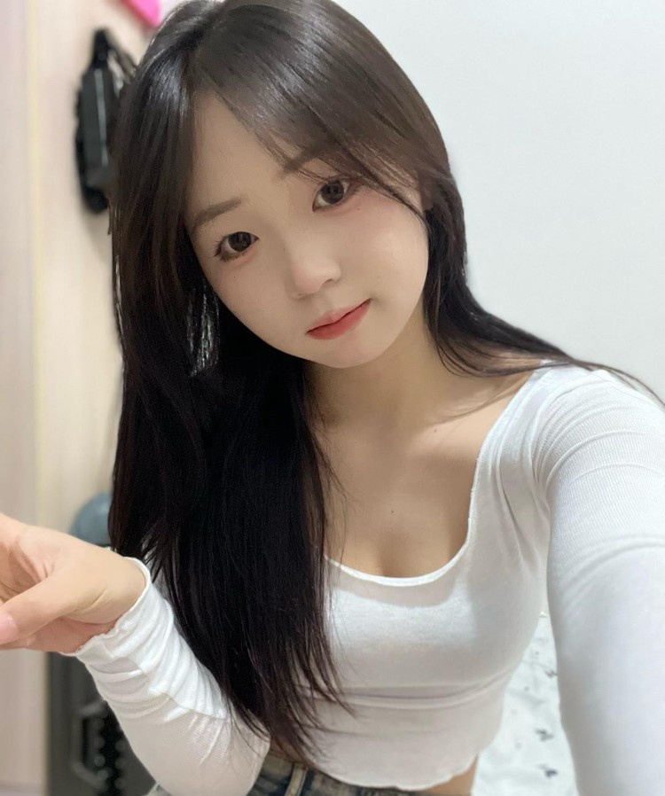七里河性感风骚小女主