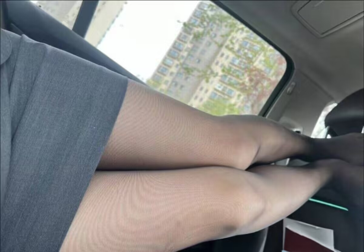 戴眼镜的骚少妇