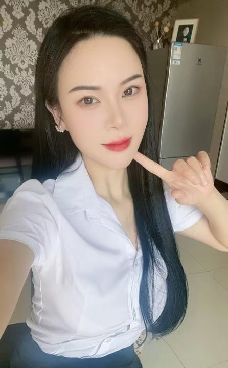 体育场少妇贝贝