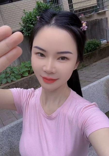 体育场少妇贝贝