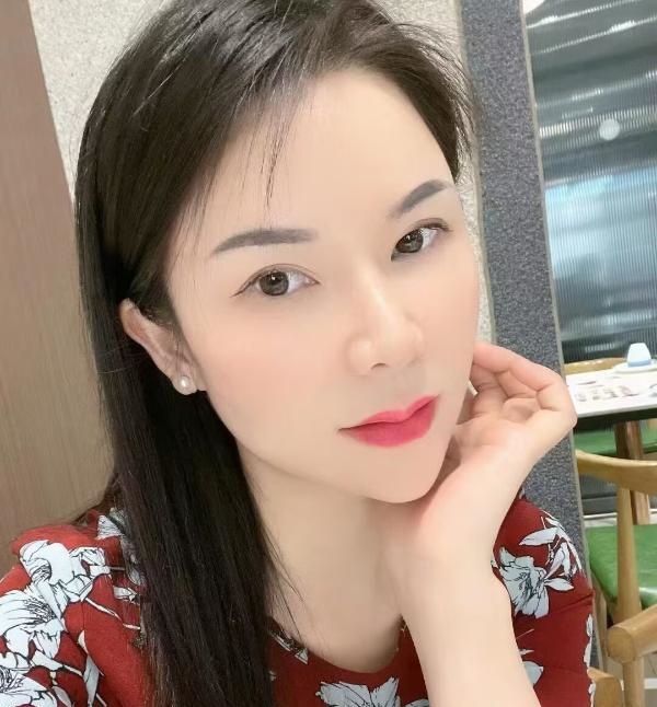 体育场少妇贝贝
