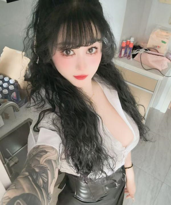 普陀花臂大奶