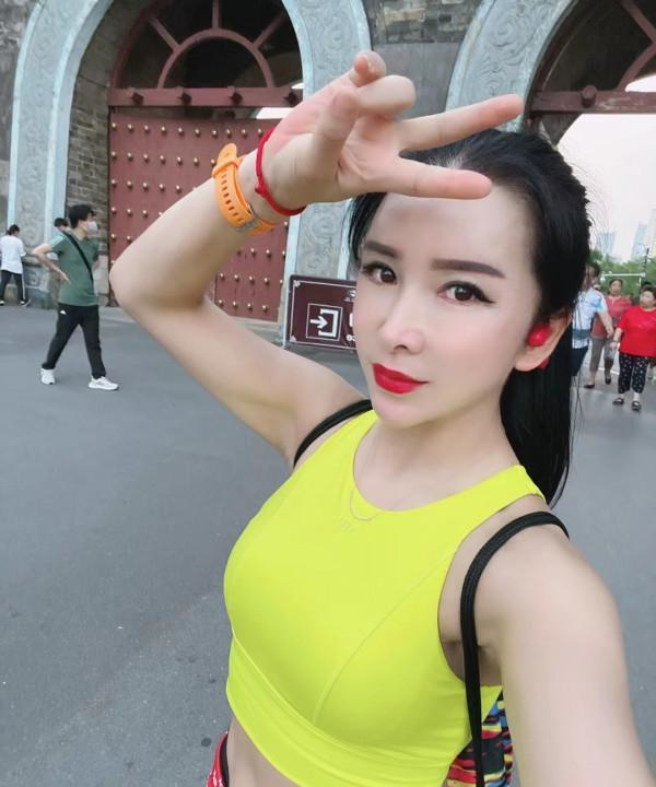 南京三牌楼小姐姐