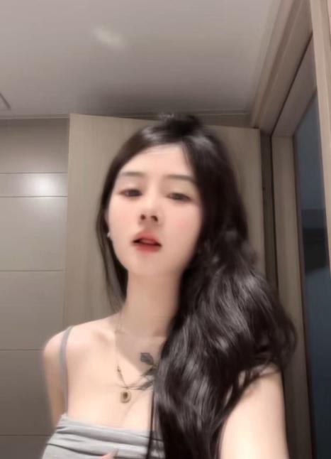 20岁白嫩微胖小妹