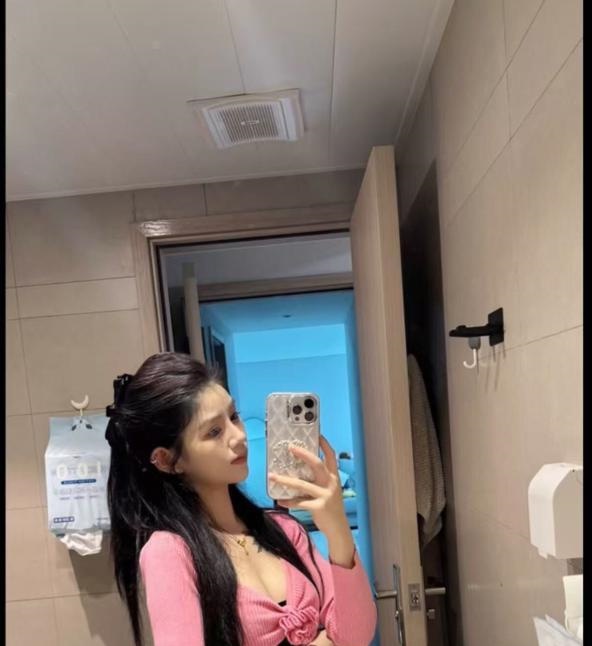20岁白嫩微胖小妹