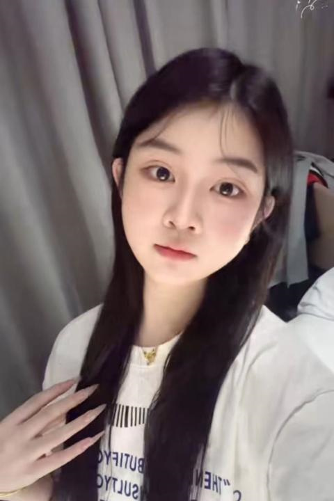 20岁白嫩微胖小妹