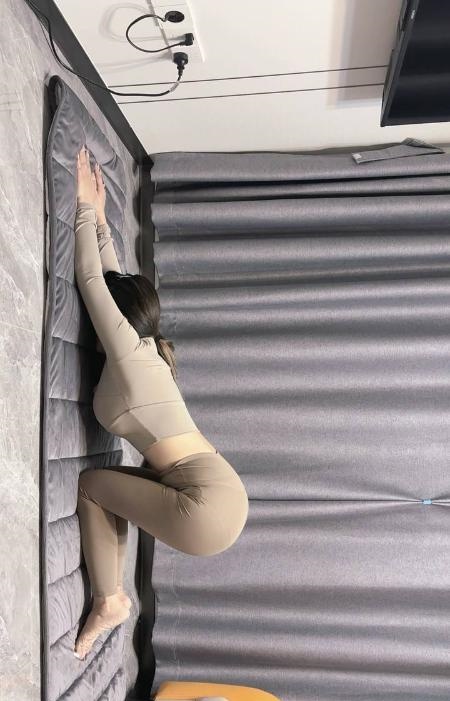 上城瑜伽美足少妇