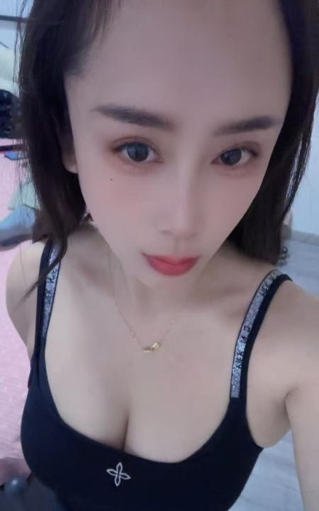 大奶小萝莉
