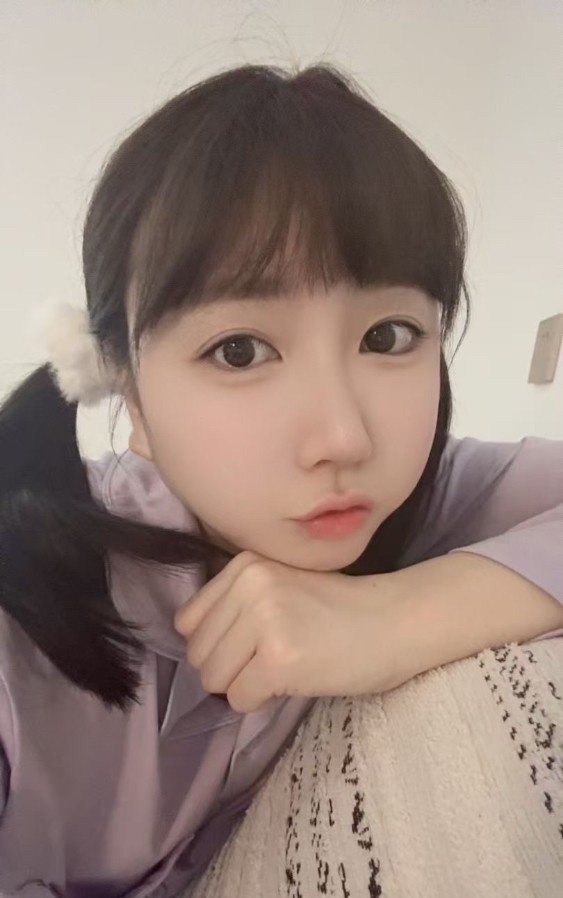 娃娃脸的小美女