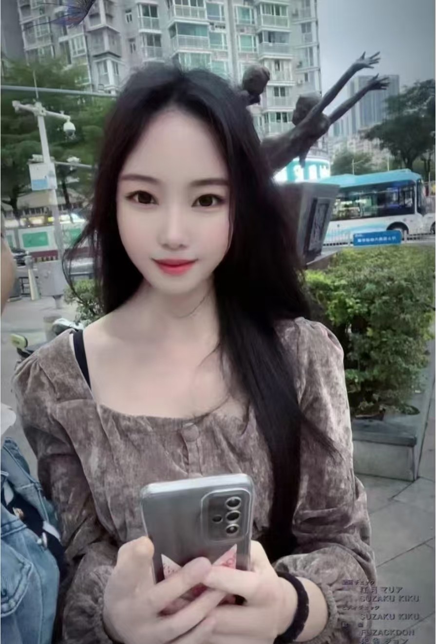 前凸后翘依依