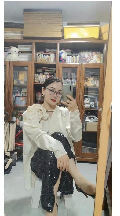 服务美女灿灿