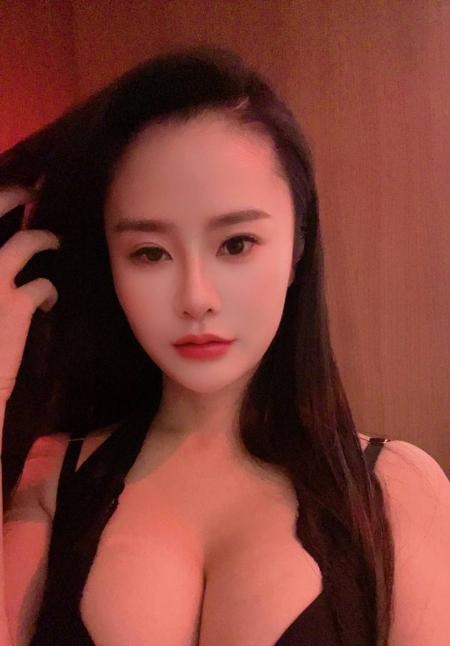 江宁大胸御姐尤美