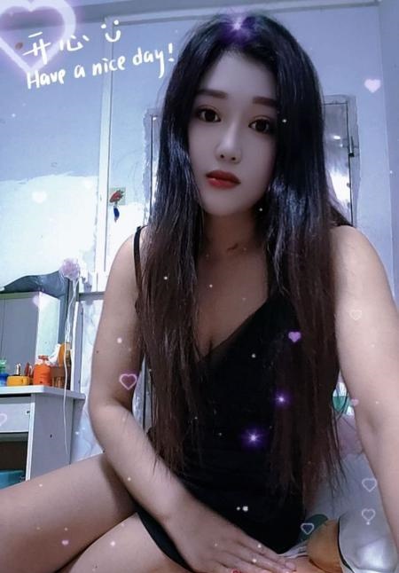 巨乳默默