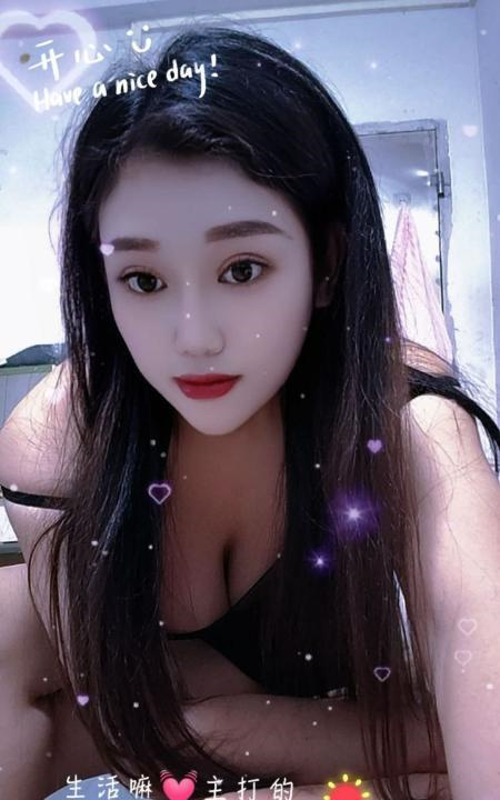 巨乳默默